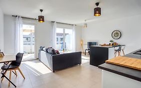 L17 Arenas Suite 3 Balconies 5Mins To The Sea